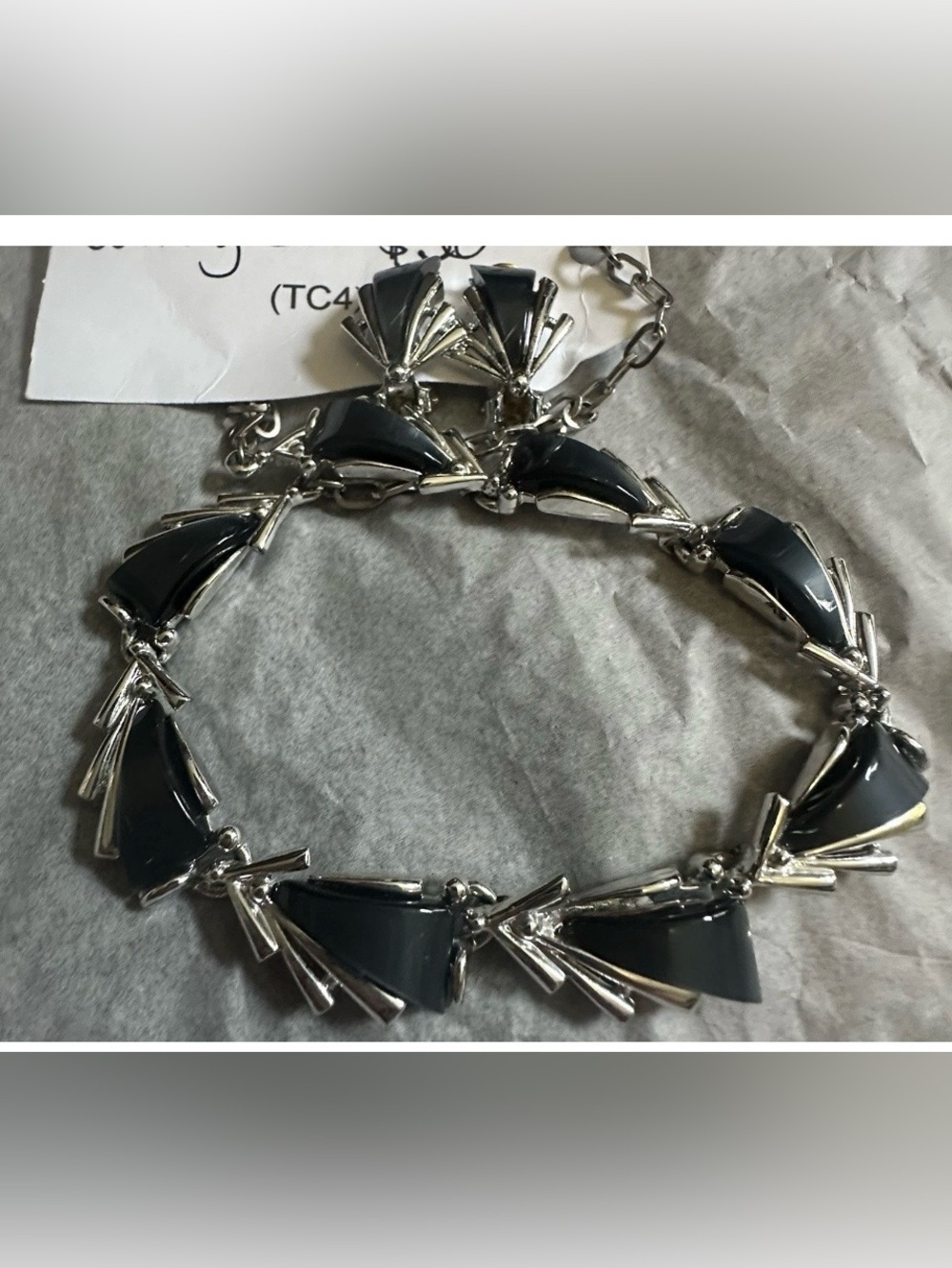 ART Signed Stylish BlueLucite and Silver-Tone Necklace/Clip-on Earrings